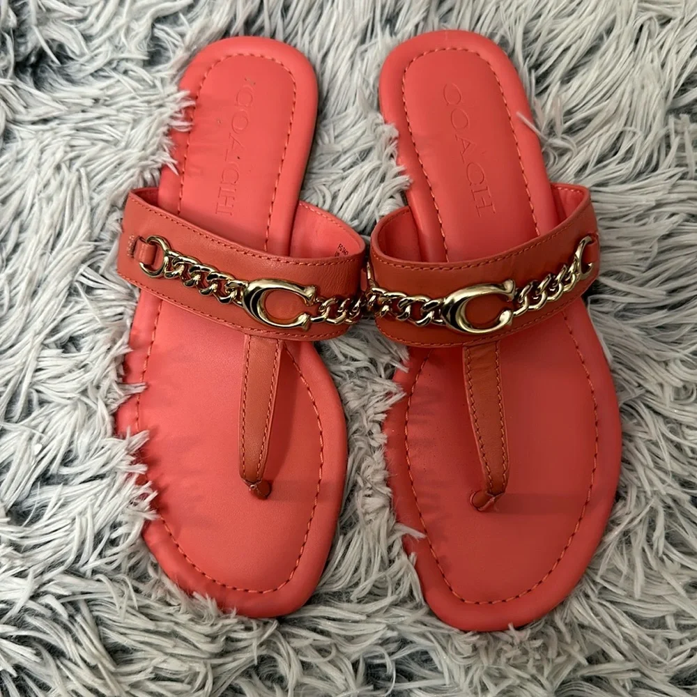 ✨Host Pick✨ Coach Jaclyn Leather Chain Thong Sandals